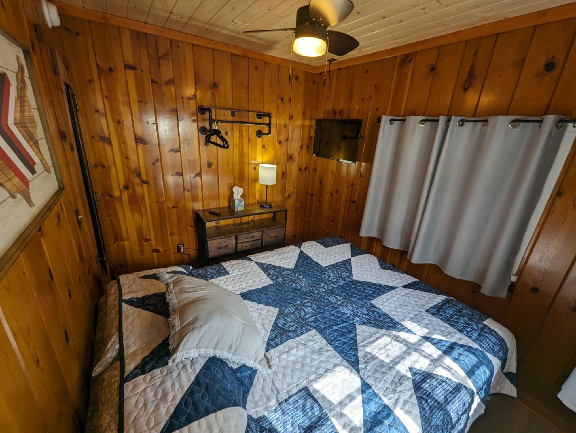 Riverside Point Resort Motel Park Rapids Стая снимка